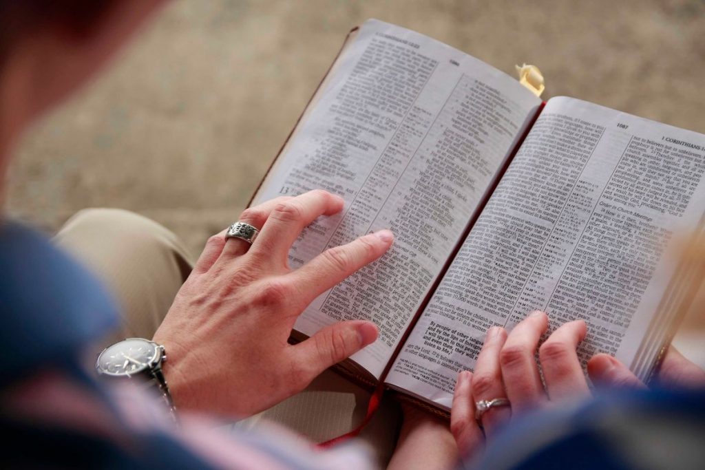 Las mejores aplicaciones para leer la Biblia en línea